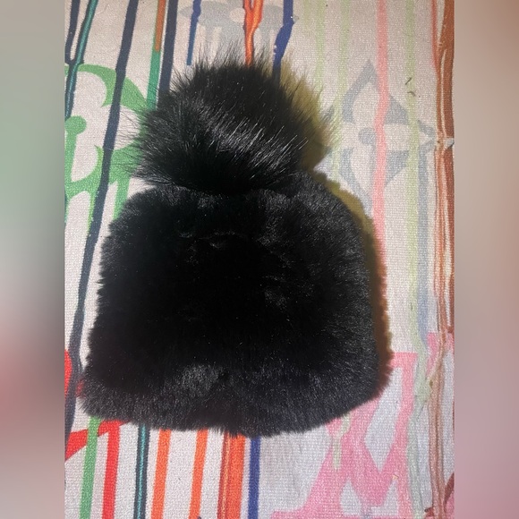 Faux Fur Pompom Poly Blended Beanie Hat Cap Fitted Steve Madden Black Womens - Picture 2 of 3